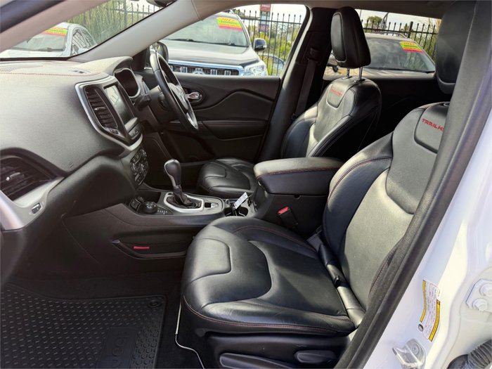 2015 JEEP CHEROKEE TRAILHAWK (4x4)