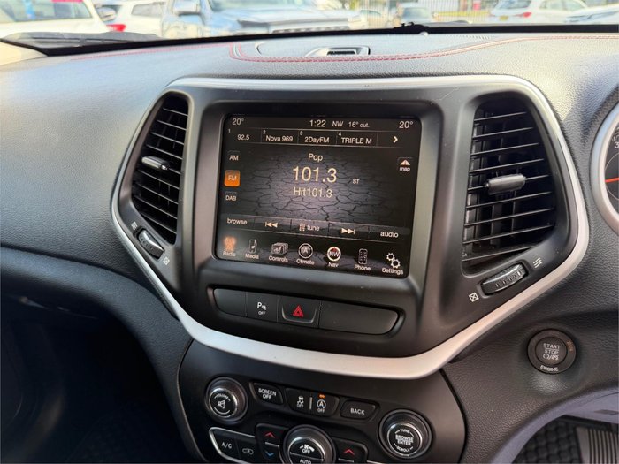 2015 JEEP CHEROKEE TRAILHAWK (4x4)