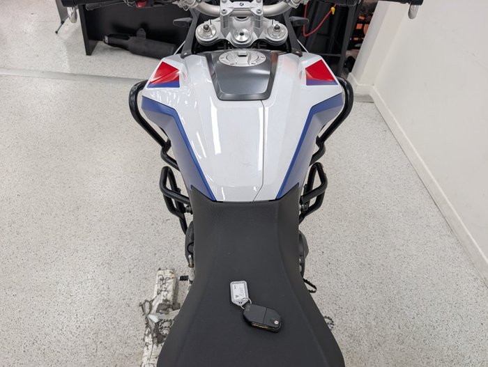 2024 BMW Motorrad F 900 GS BLACK/WHIT