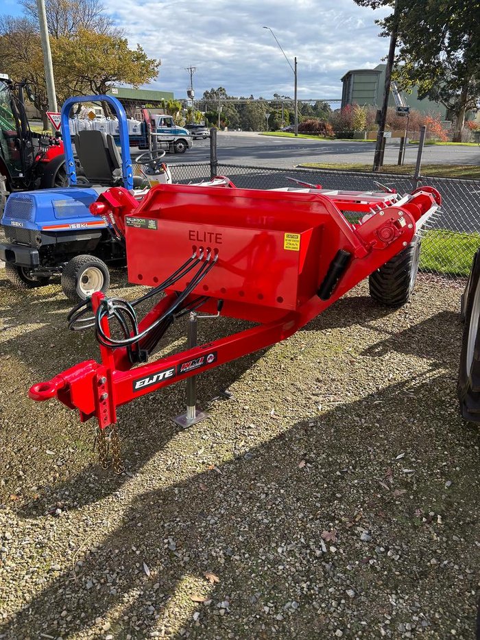 WMI ELITE ROUND BALE FEEDER WIDE WHEELS SWIVEL HITCH ZINC CHAIN   OZ MADE!