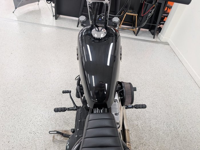 Harley-davidson 2012 HARLEY DAVIDSON 1200CC XL1200 Black