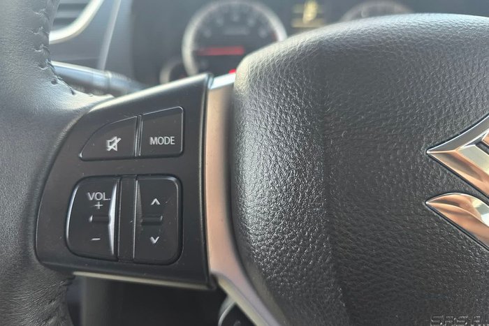 2014 Suzuki Swift GL Navigator