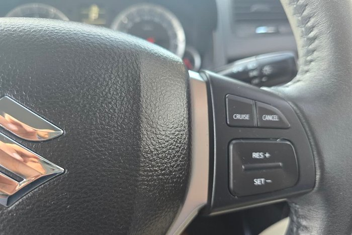 2014 Suzuki Swift GL Navigator