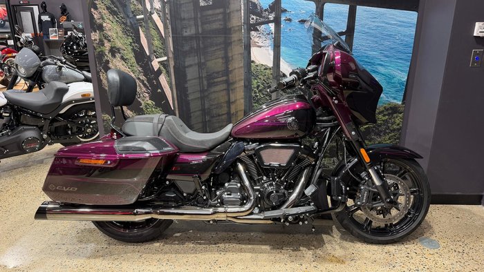 Harley-Davidson CVO Street Glide 121 (FLHXSE) Touring