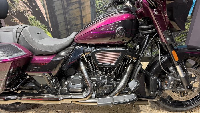 2025 Harley-Davidson CVO Street Glide 121 (FLHXSE)