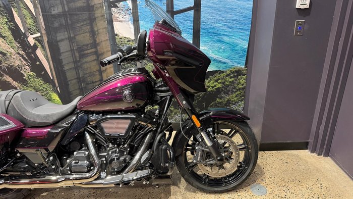 2025 Harley-Davidson CVO Street Glide 121 (FLHXSE)