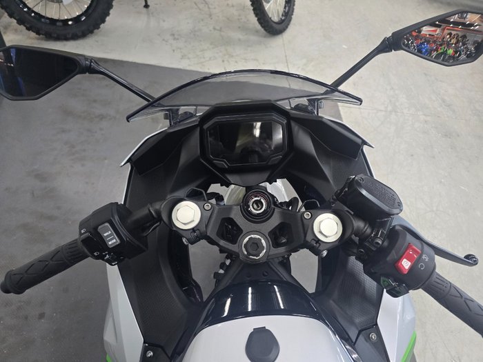 2024 Kawasaki NINJA E-1 SILVER