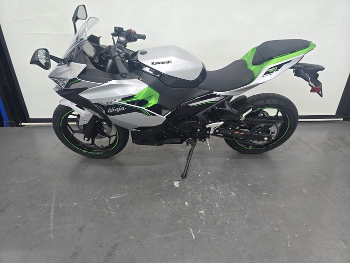 2024 Kawasaki NINJA E-1 SILVER