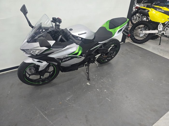 2024 Kawasaki NINJA E-1 SILVER