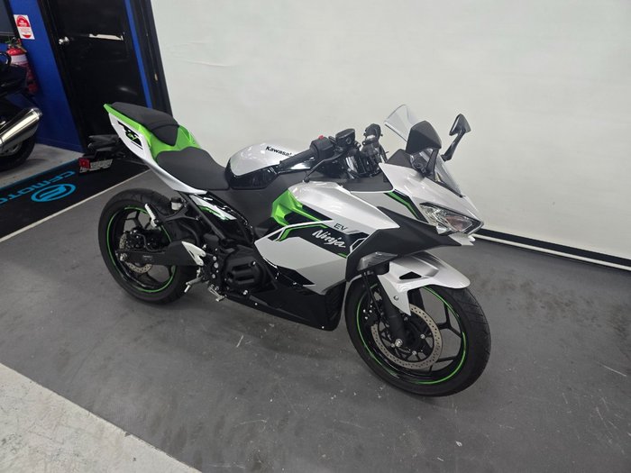 2024 Kawasaki NINJA E-1 SILVER
