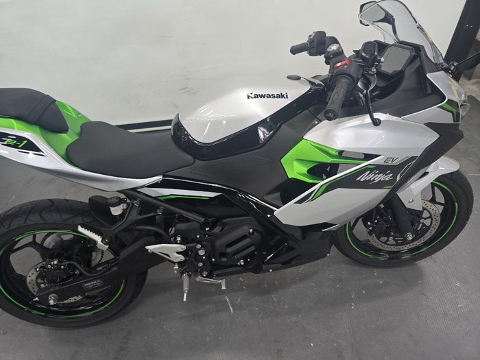 2024 Kawasaki NINJA E-1 SILVER