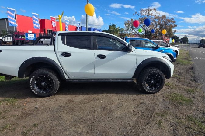 2017 MITSUBISHI TRITON GLS (4x4)