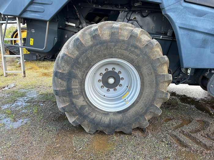 2019 MF Ideal 9 Harvester