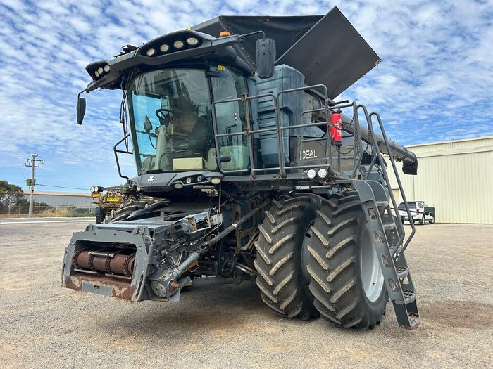 2019 MF Ideal 9 Harvester