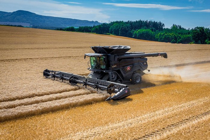 2019 MF Ideal 9 Harvester