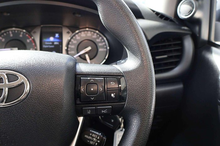 2025 Toyota Hilux SR
