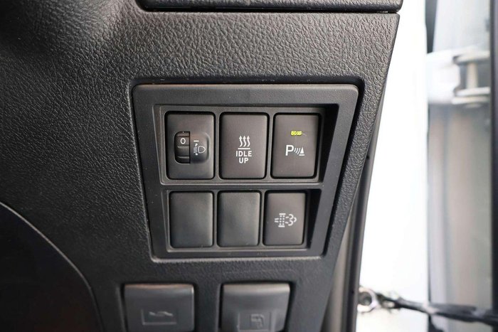 2025 Toyota Hilux SR