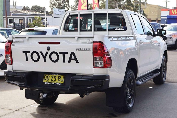2025 Toyota Hilux SR