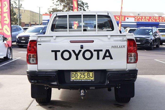 2025 Toyota Hilux SR