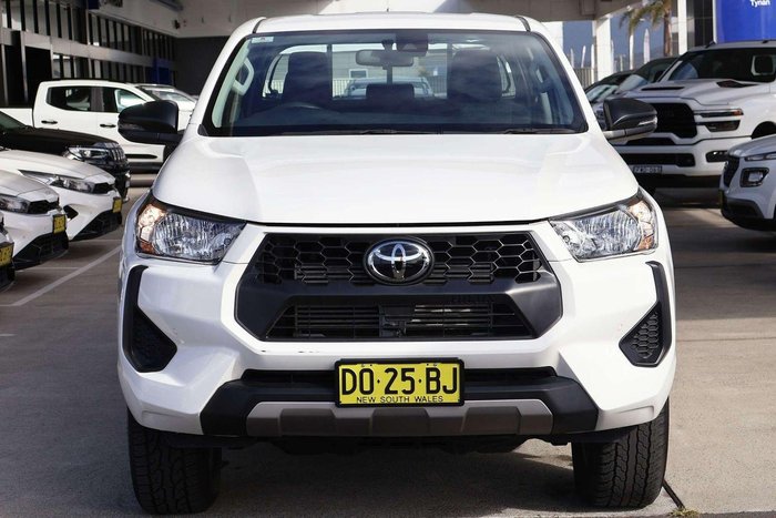 2025 Toyota Hilux SR