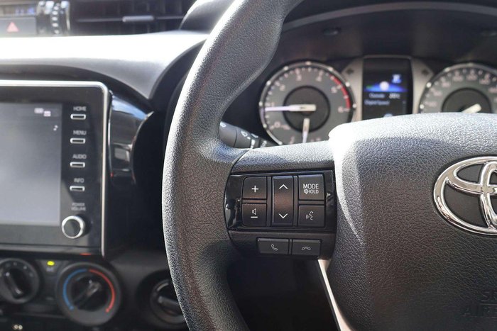 2025 Toyota Hilux SR