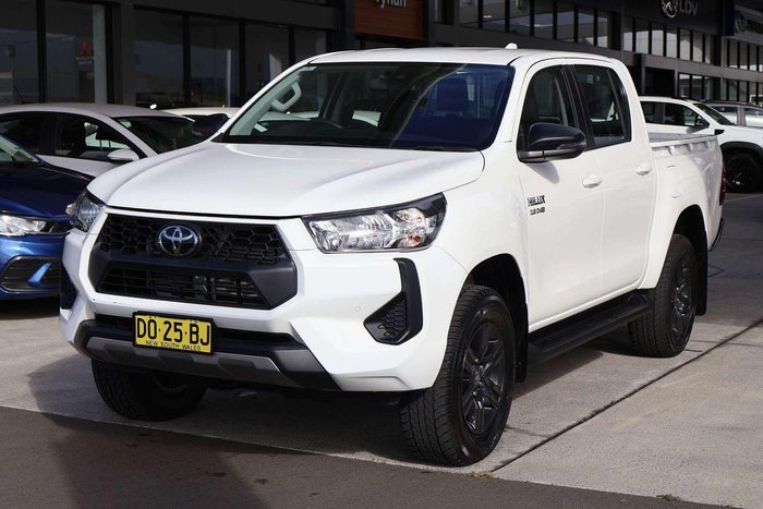 2025 Toyota Hilux SR