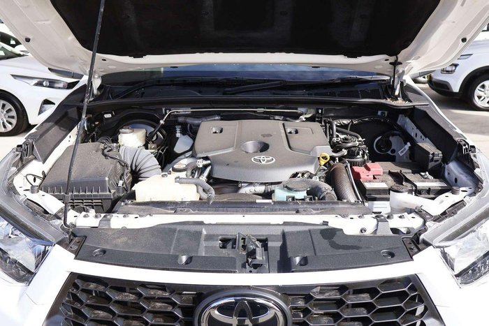 2025 Toyota Hilux SR
