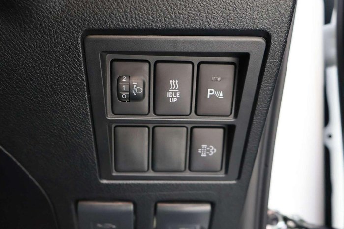 2025 Toyota Hilux SR