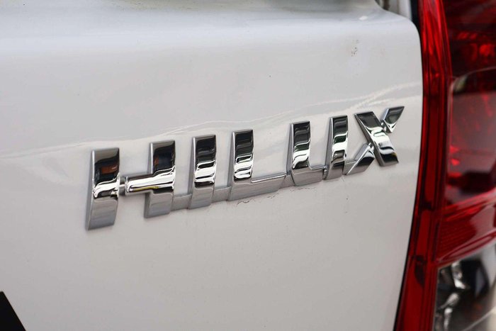 2025 Toyota Hilux SR