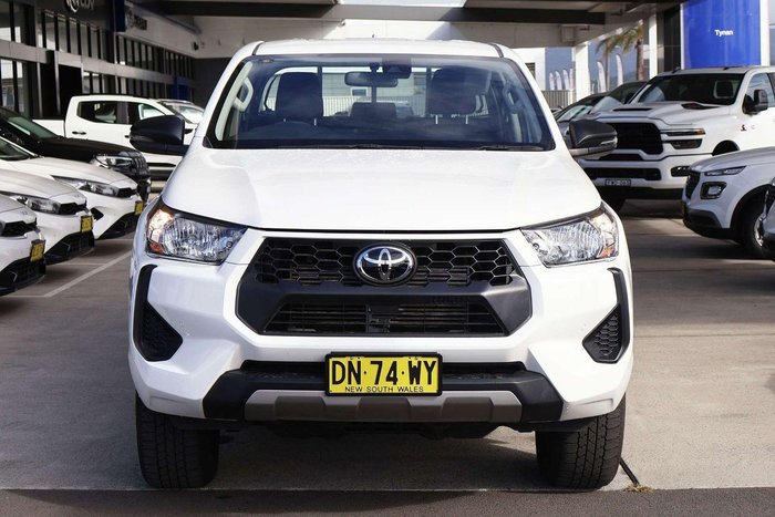 2025 Toyota Hilux SR