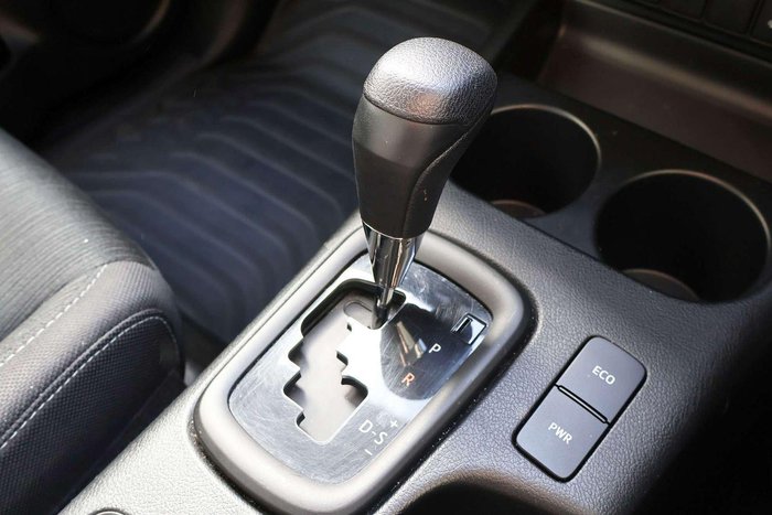 2025 Toyota Hilux SR