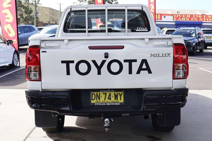 2025 Toyota Hilux SR