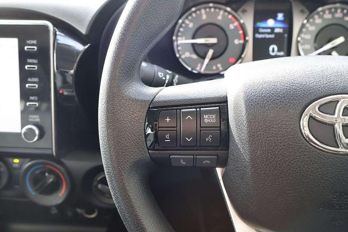 2025 Toyota Hilux SR
