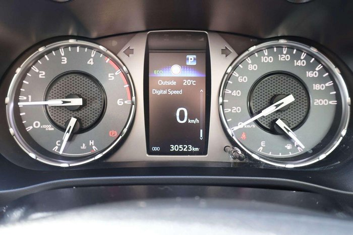 2025 Toyota Hilux SR