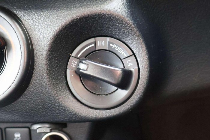 2025 Toyota Hilux SR