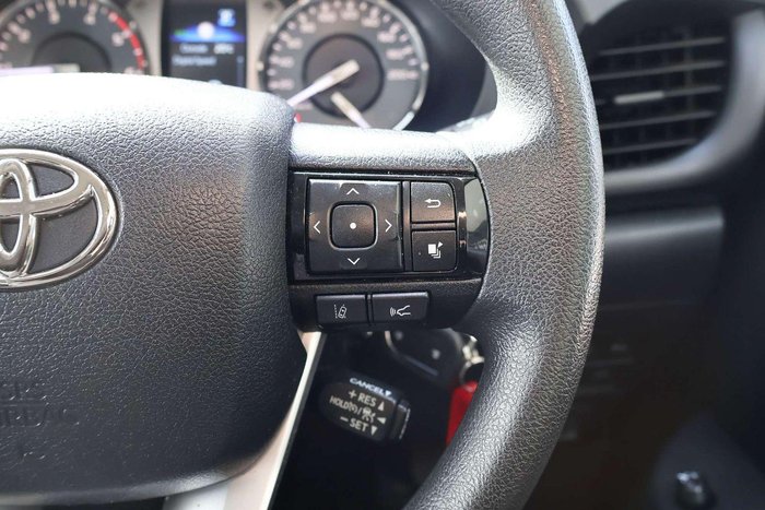 2025 Toyota Hilux SR