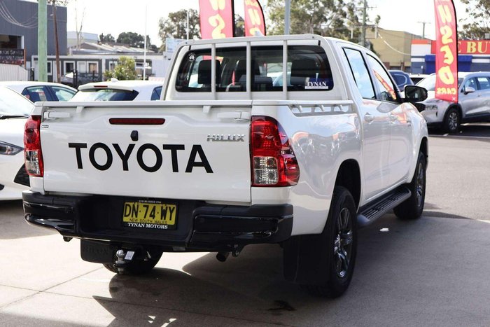 2025 Toyota Hilux SR