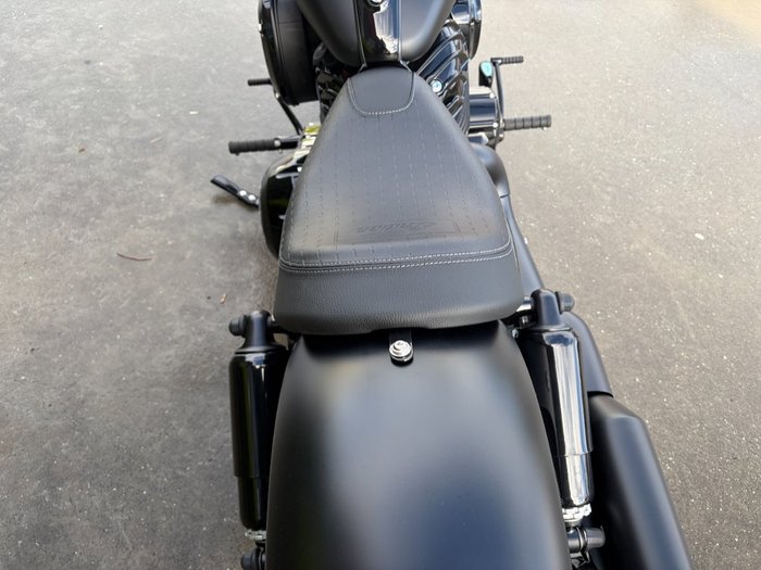 2026 Indian CHIEF BOBBER DARK HORSE TOURER