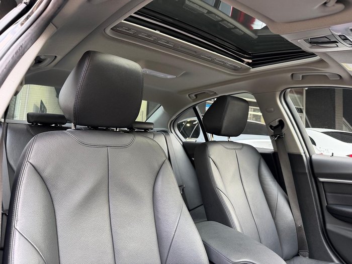 2018 BMW 3 Series 320i Luxury Line