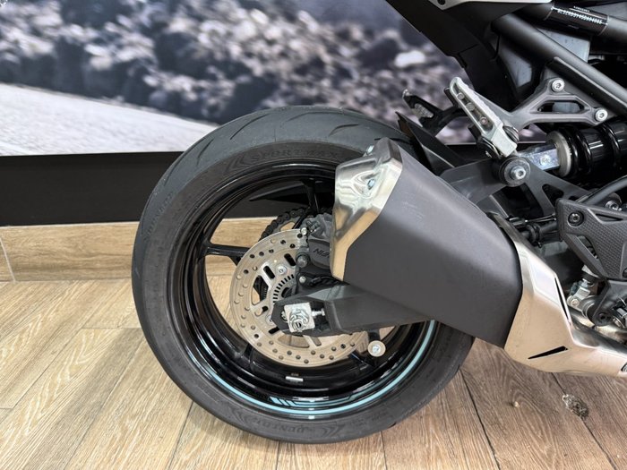 2025 Kawasaki Z900 (ZR900) WHITE