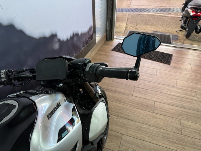 2025 Kawasaki Z900 (ZR900) WHITE