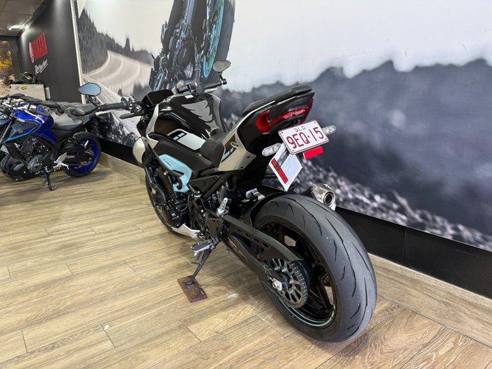 2025 Kawasaki Z900 (ZR900) WHITE