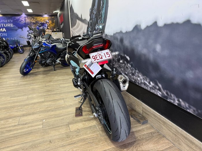 2025 Kawasaki Z900 (ZR900) WHITE