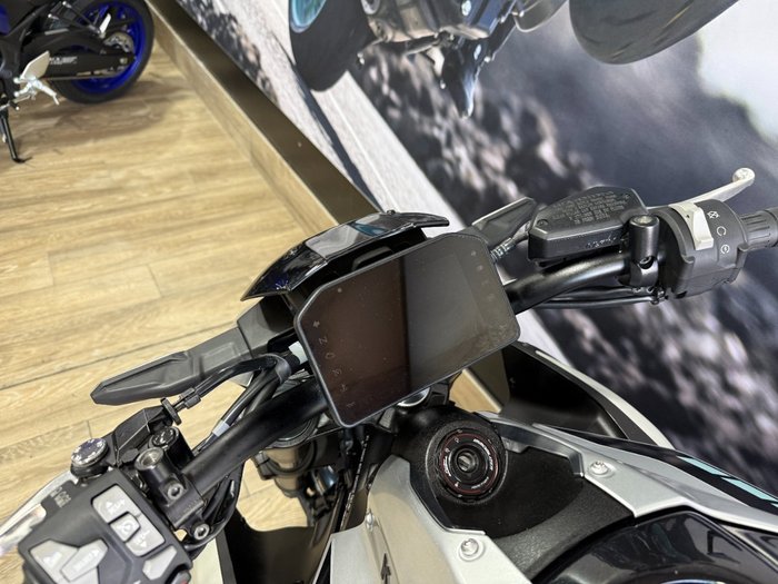 2025 Kawasaki Z900 (ZR900) WHITE