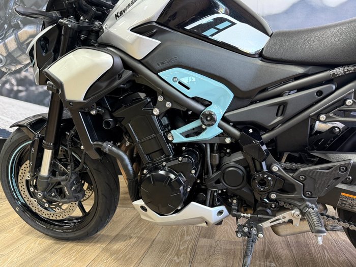 2025 Kawasaki Z900 (ZR900) WHITE