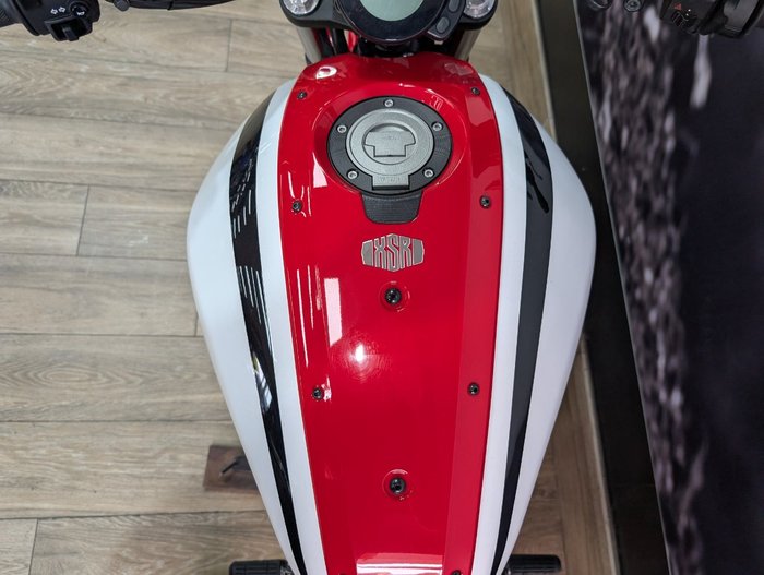 2020 Yamaha XSR700 RED
