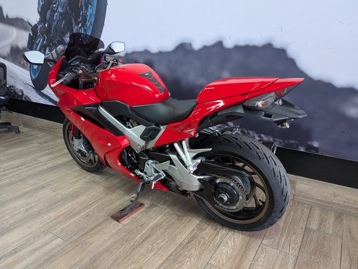 2014 Honda VFR800F (VFR800Fi) RED