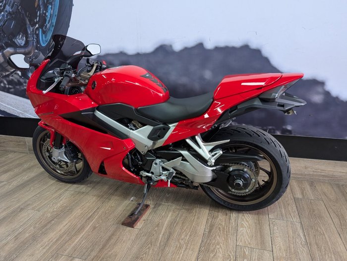 2014 Honda VFR800F (VFR800Fi) RED