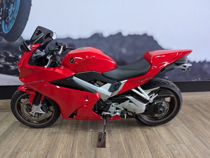 2014 Honda VFR800F (VFR800Fi) RED
