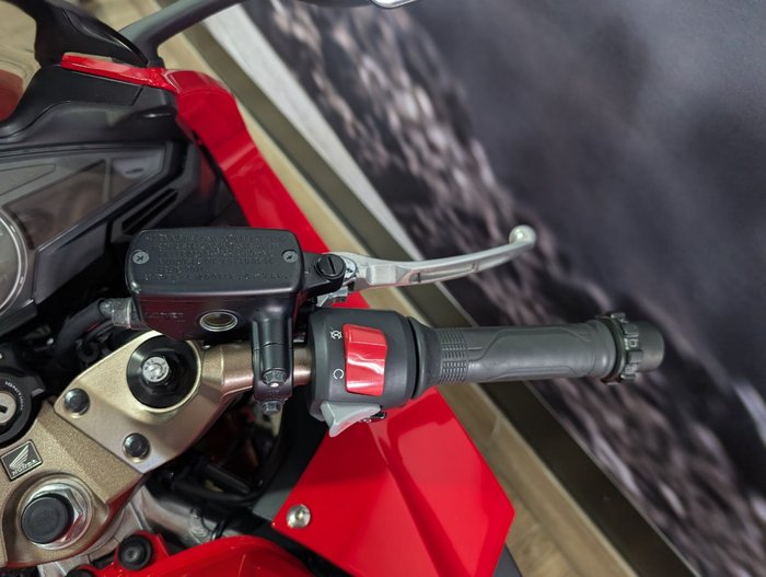 2014 Honda VFR800F (VFR800Fi) RED